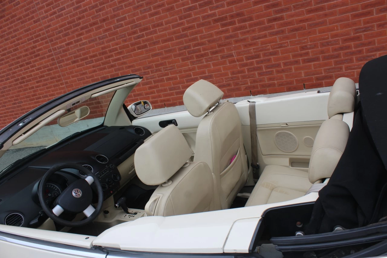 2009 Volkswagen New Beetle Convertible Comfortline Main Image