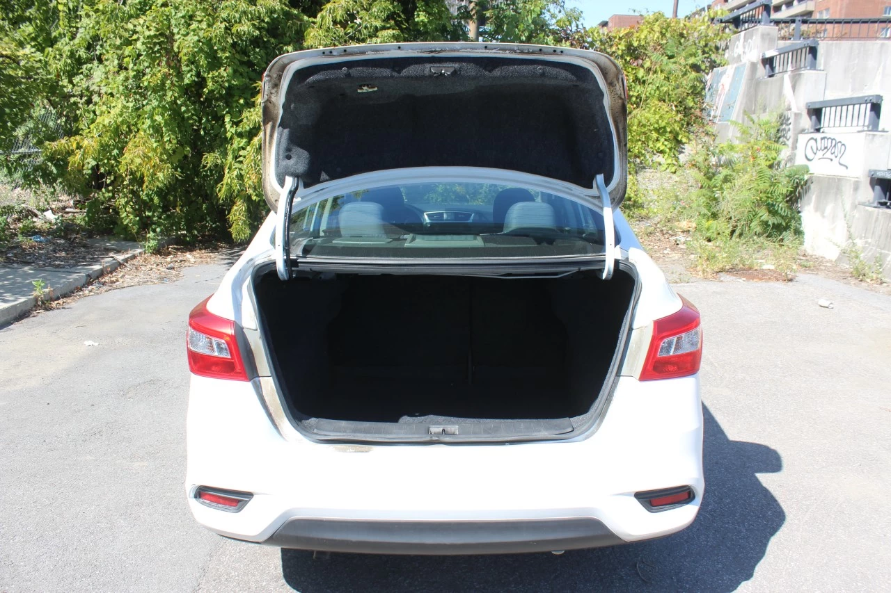 2017 Nissan Sentra SV Image principale