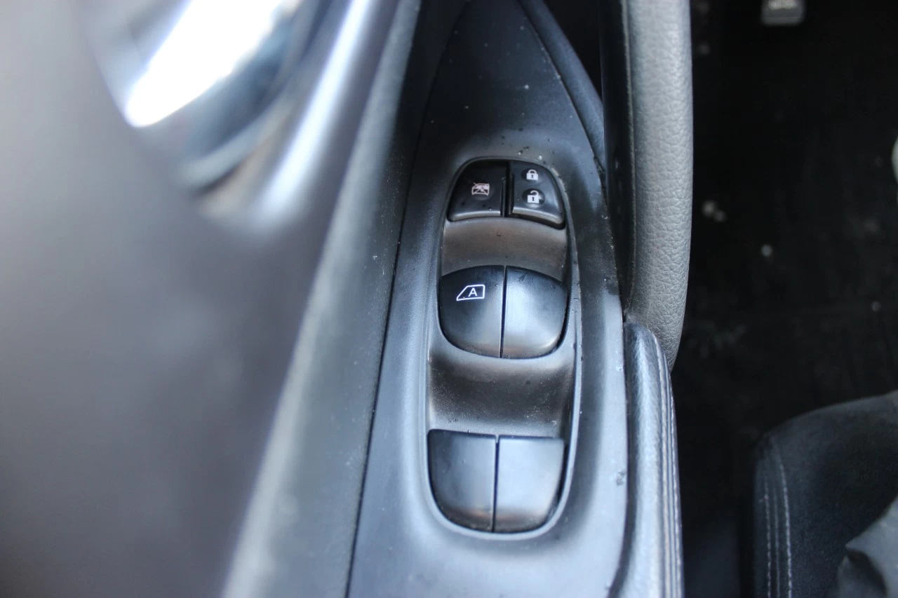 2016 Nissan Rogue SV Image principale