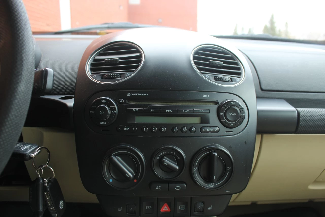 2009 Volkswagen New Beetle Convertible Comfortline Main Image