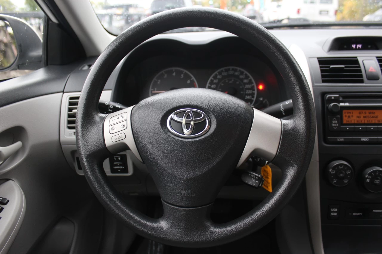 2013 Toyota Corolla CE Image principale