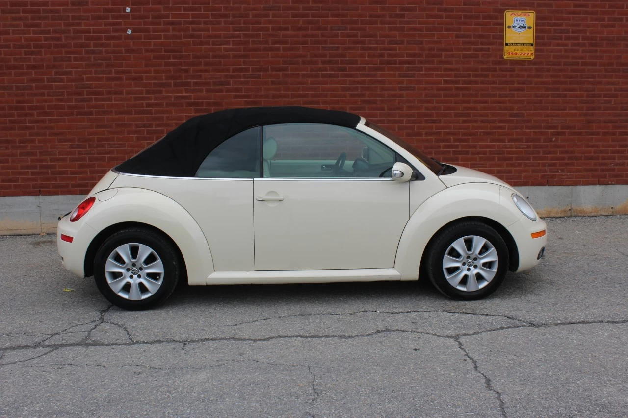 2009 Volkswagen New Beetle Convertible Comfortline Main Image