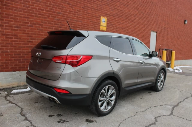 Hyundai Santa Fe SE 2013